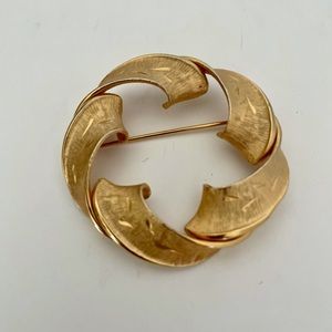 Kramer New York Twisted Ribbon Circle Pin Vintage